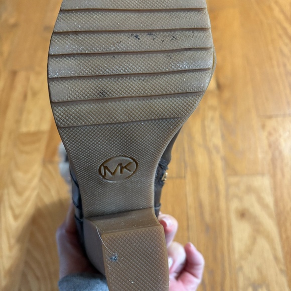 Michael Michael Kors Lizzie Ankle Boot - Picture 4 of 7